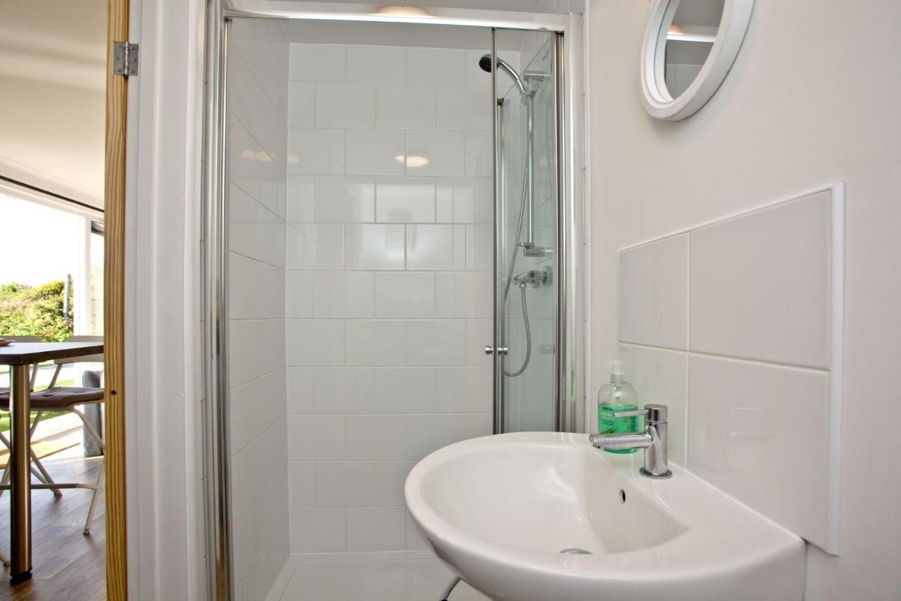 Wheal Rose -Beautifully Fitted Lodge Helston Cornwall ภายนอก รูปภาพ