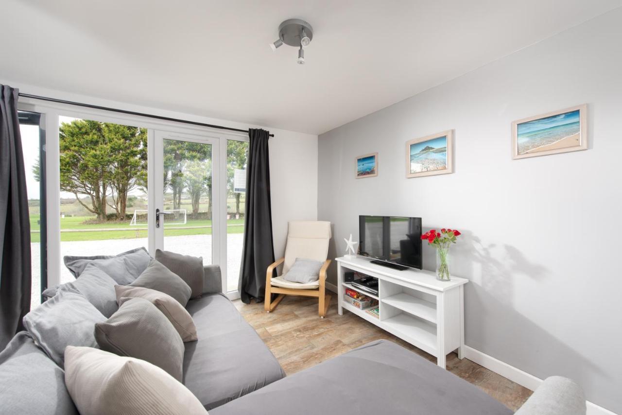 Wheal Rose -Beautifully Fitted Lodge Helston Cornwall ภายนอก รูปภาพ