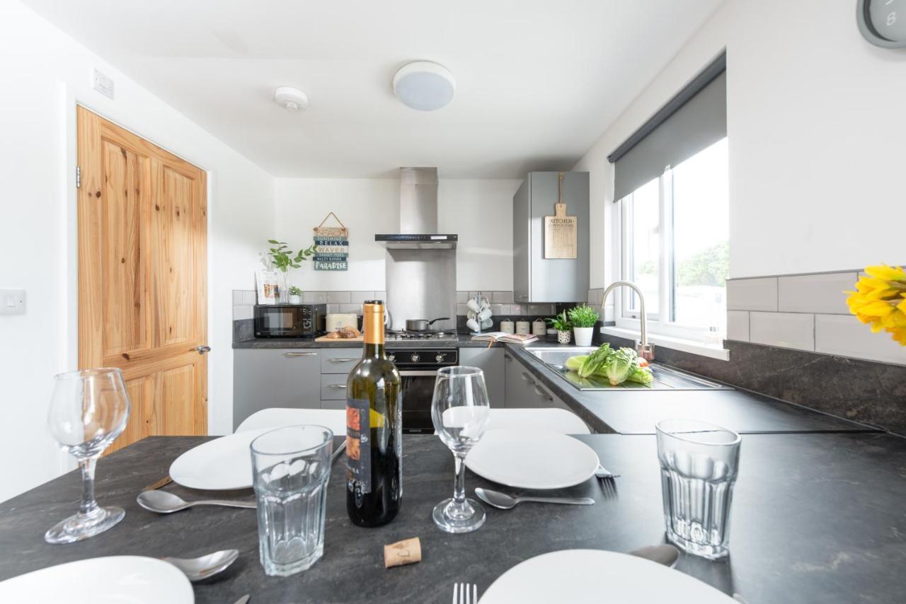 Wheal Rose -Beautifully Fitted Lodge Helston Cornwall ภายนอก รูปภาพ